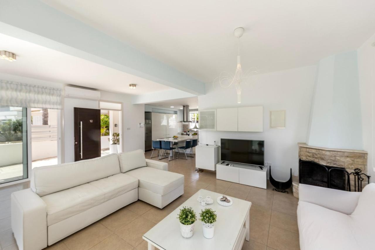 Protaras Sunrise Zen Seafront Villa Eksteriør billede